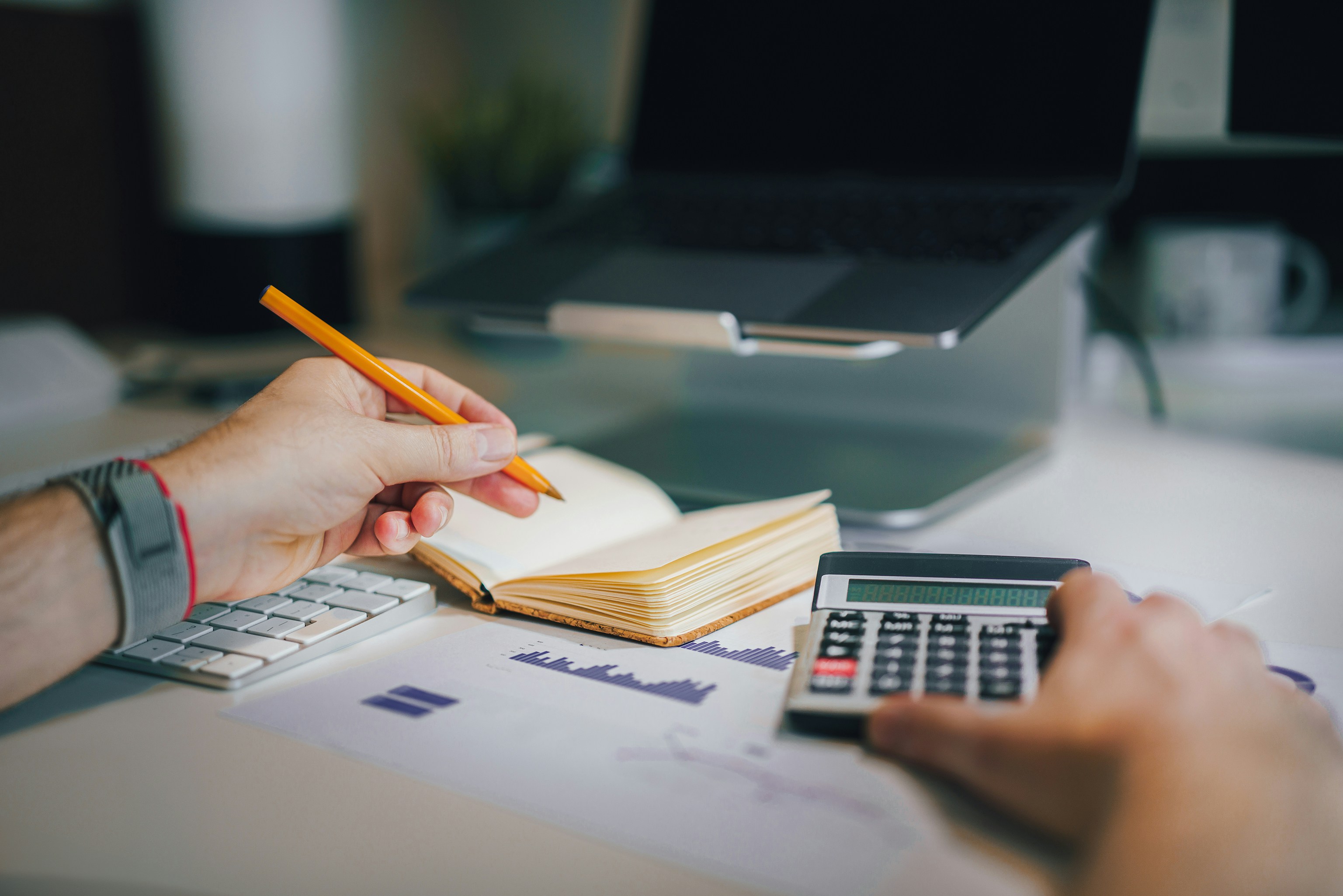 Acully Tax discusses -Accrual vs. Cash Accounting: Which One Should Your Business Use?