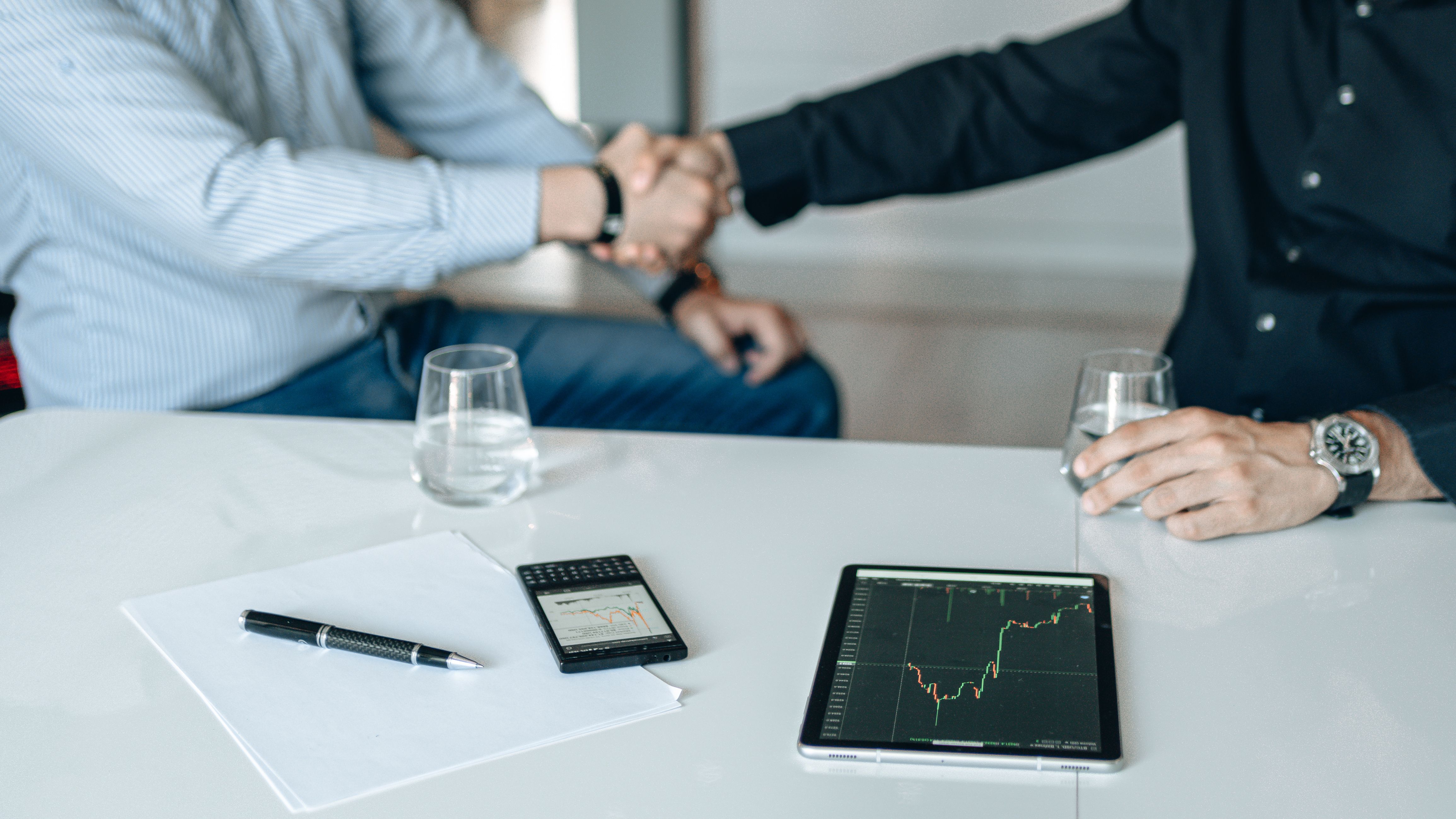 Tax Benefits of Establishing an LLC vs S-Corp for Remote Startups