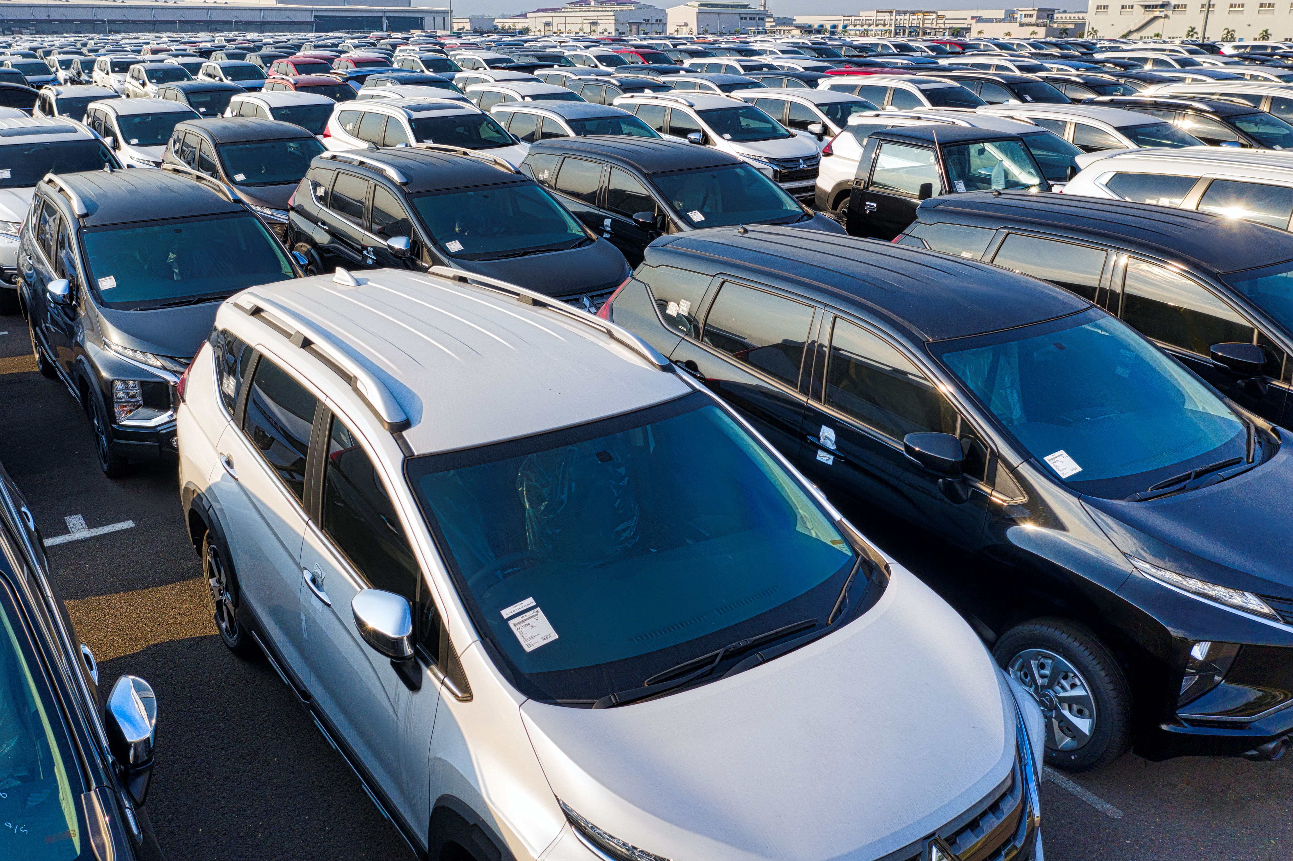 Business Vehicle Deductions: Mileage vs. Actual Expenses